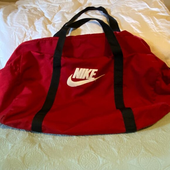 Nike Sports Bag - Picture 1 of 8